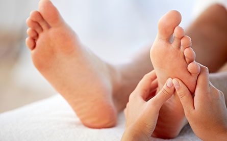 Massagem Aos Pes Massagem Terapeutica Leveaqua